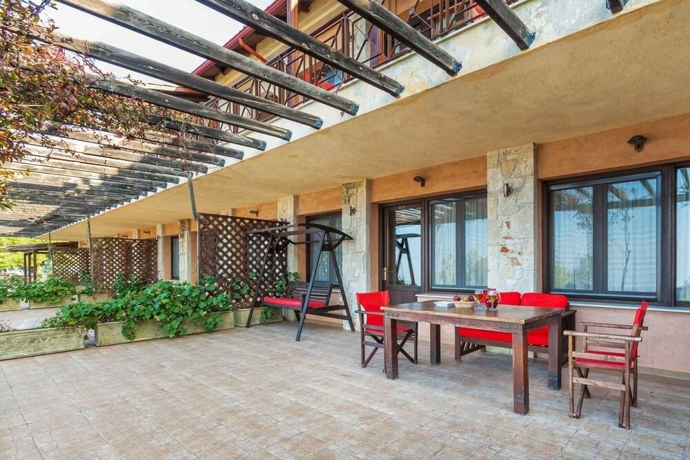 Akritas Ef Zin Villas Suites Athos Suite