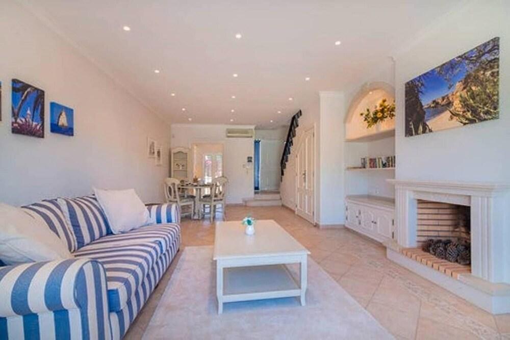 1211-1219 Oceans 8 Oceano