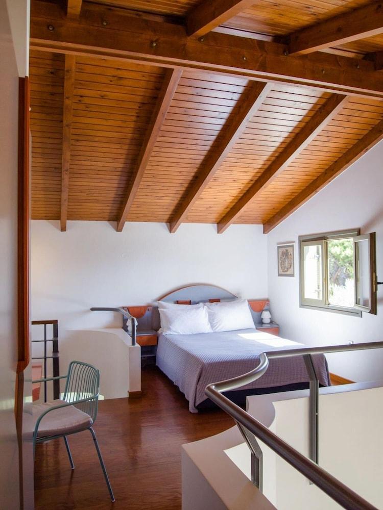 Villa Pefki Chania Split-level Apartment