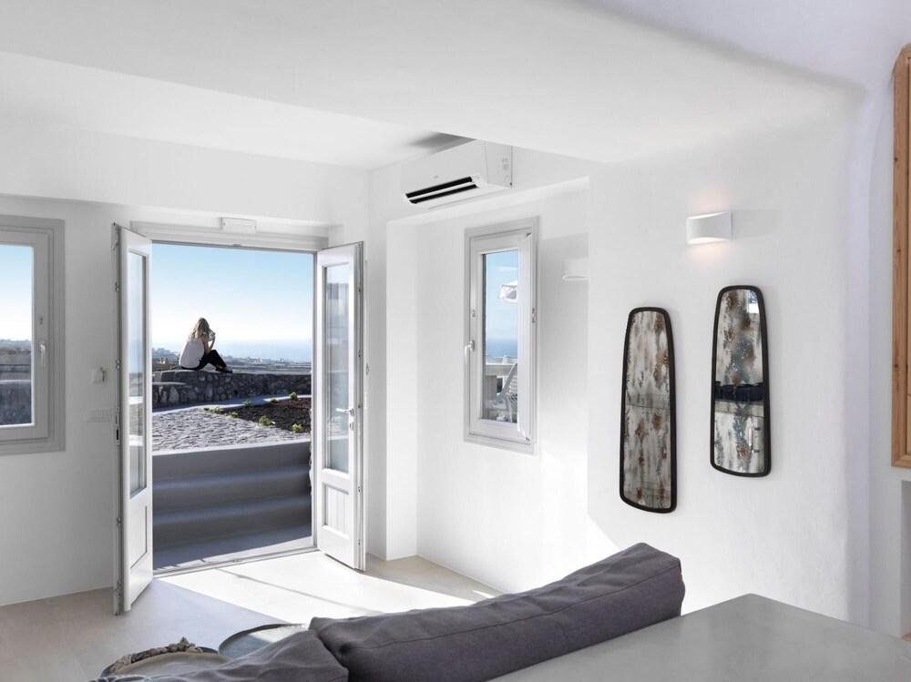 Elysian Santorini Oia Executive Villa With Private Indoor or Utdoor Plunge-pool With Sea Sunset View up to 2 Guests