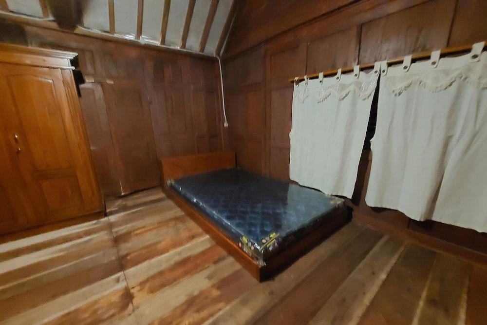 Mbok Niem Cafe and Cottage