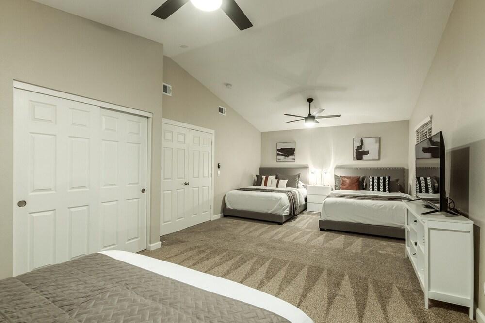 Phoenix Backyard Oasis Pool Home! Sleeps 12. Game Room And Kids Playset Too! 4 Bedroom Home by Redawning