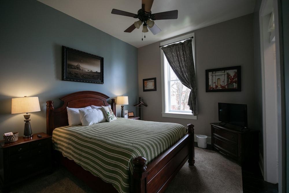 Nauvoo Temple House Hotel