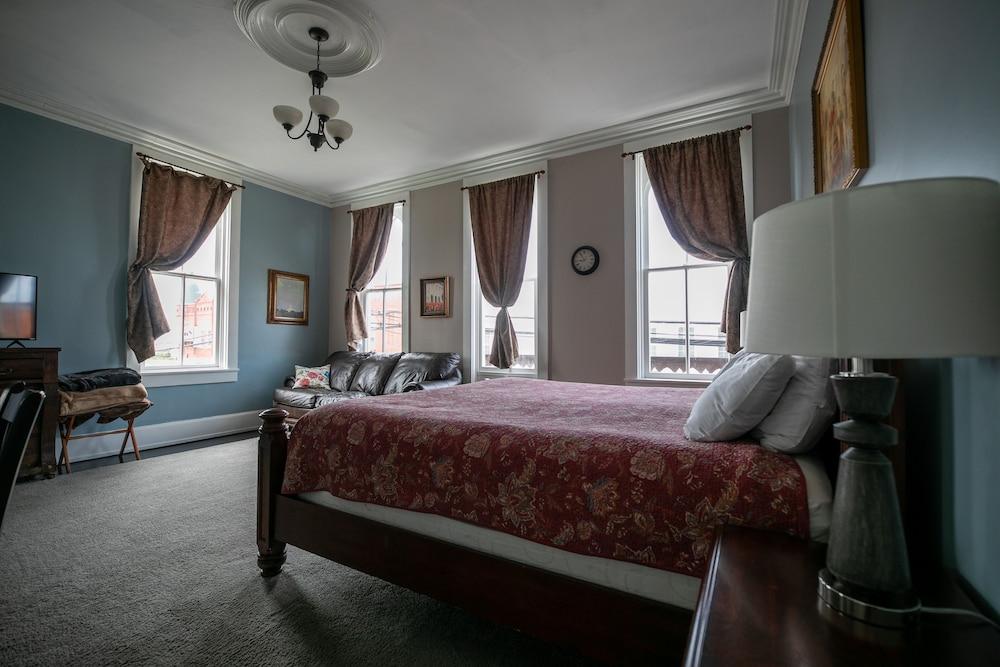 Nauvoo Temple House Hotel