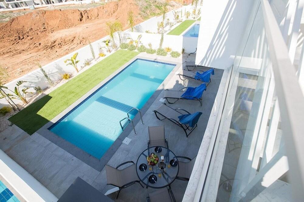 Villa Natasa AQ Ol25