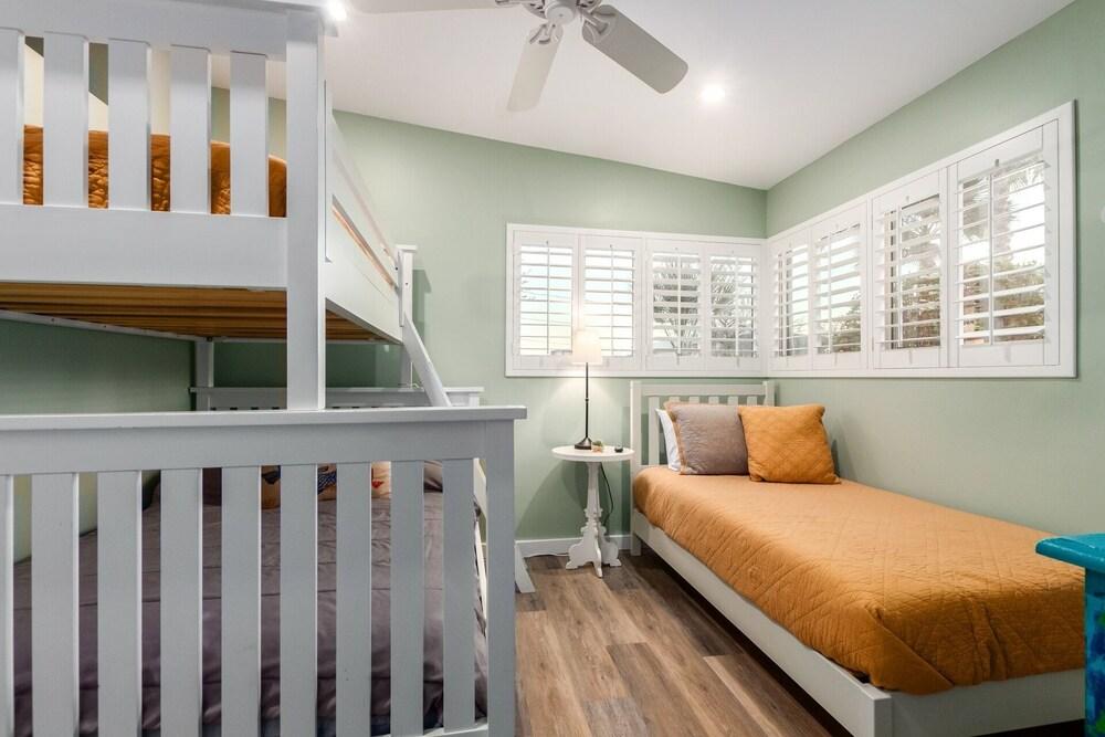 Beach House Feel In The Desert-family Friendly Mini Resort Large Yard And Casita! All New Game Room! 6 Bedroom Home by Redawning