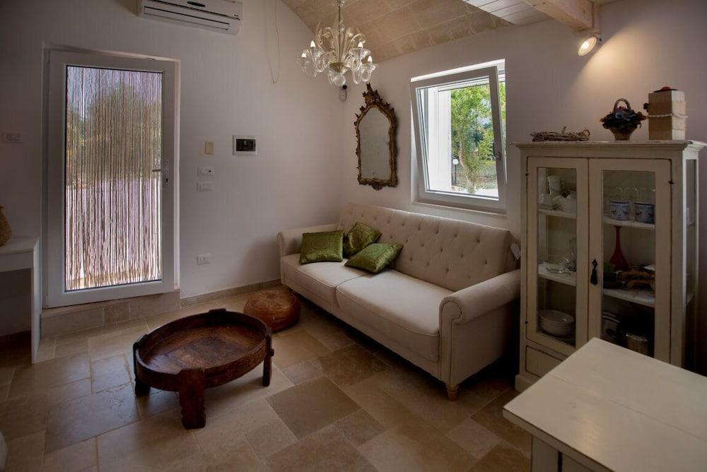 Lamia Tipica con Piscina