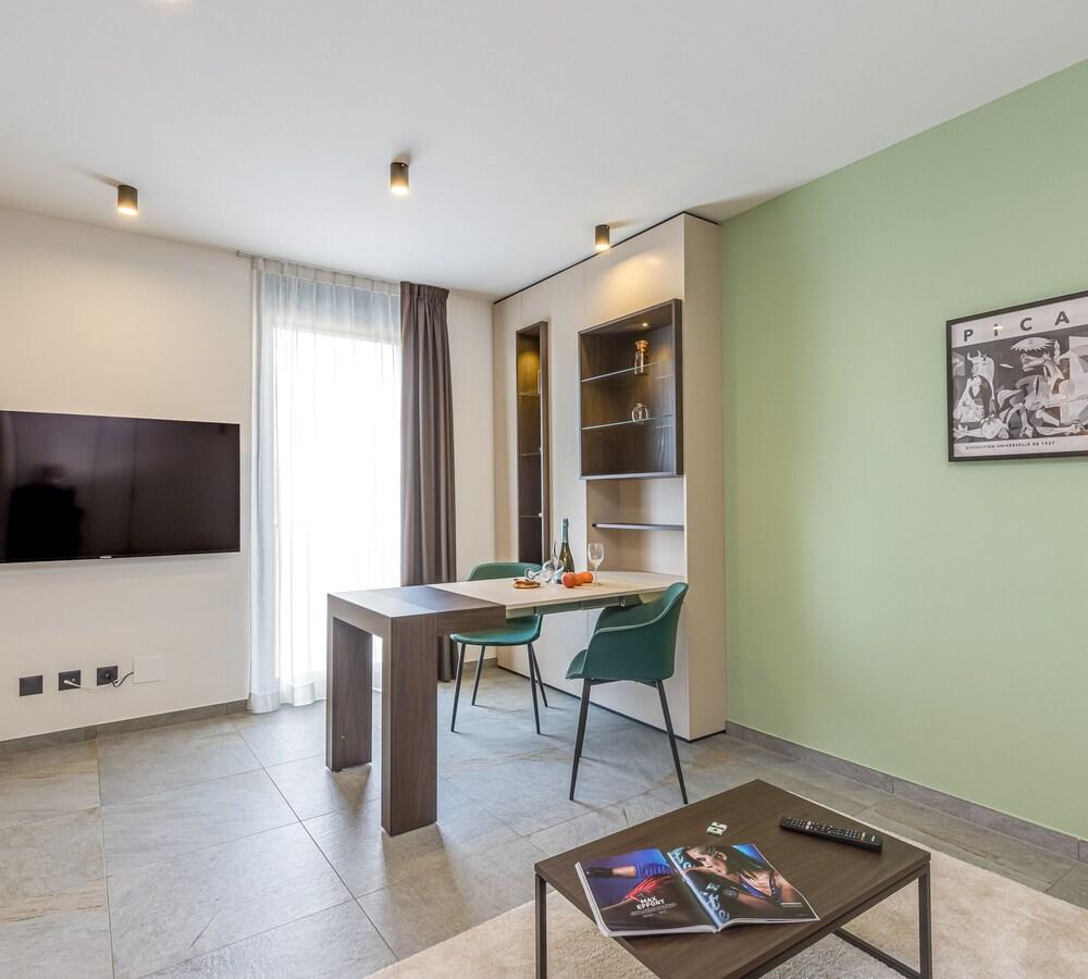 Icon H 205 Suite Micro-living