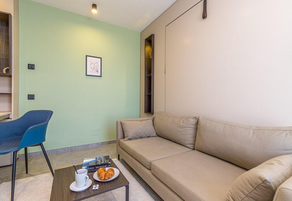 Icon H 303 Suite Micro-living