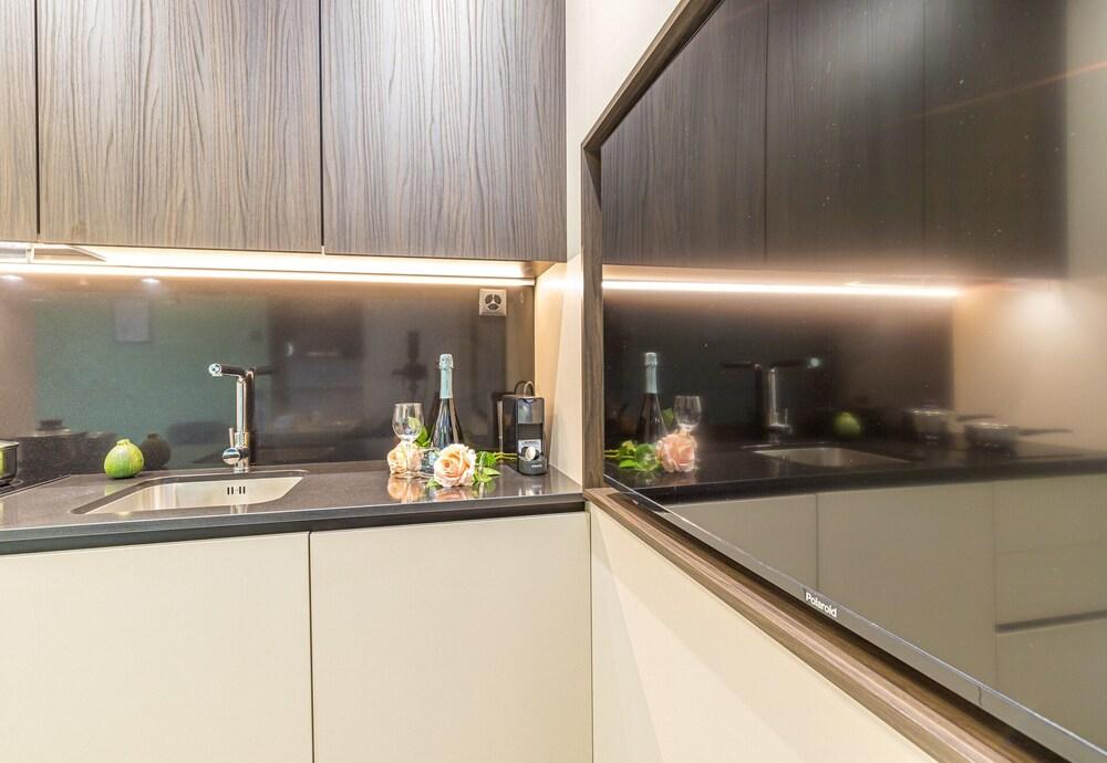 Icon H 303 Suite Micro-living