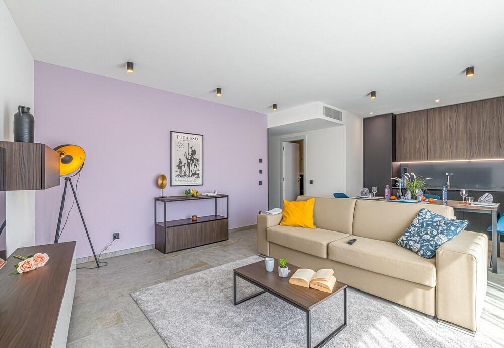 Icon H 401 Suite Business