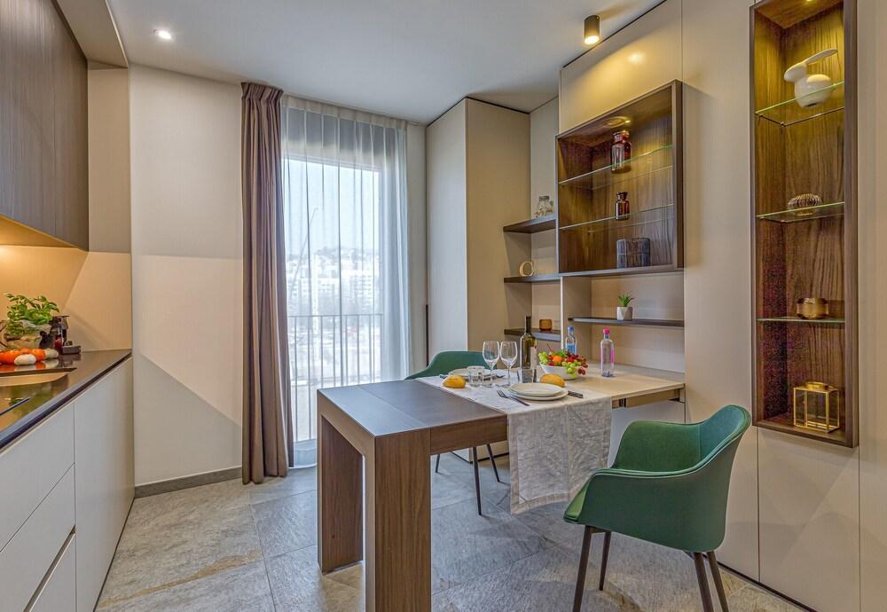 Icon H 503 Suite Micro-living