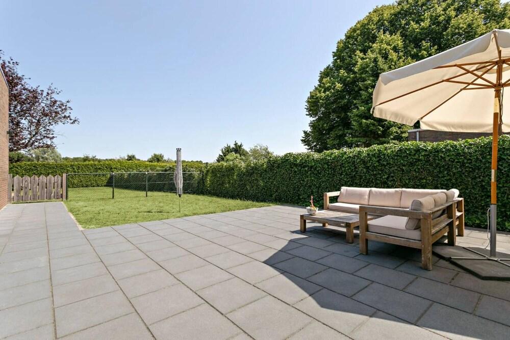 Family Villa Near the Ijsselmeer and Forrest