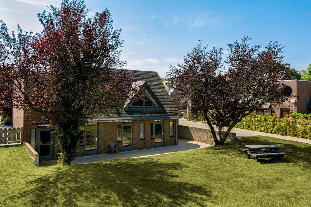 Family Villa Near the Ijsselmeer and Forrest