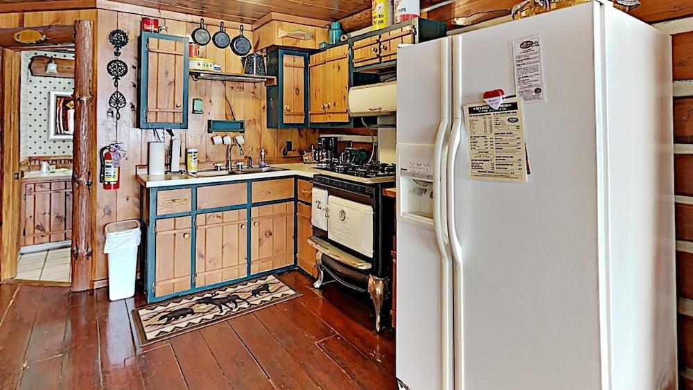 Grand Pines Cabin Number 2