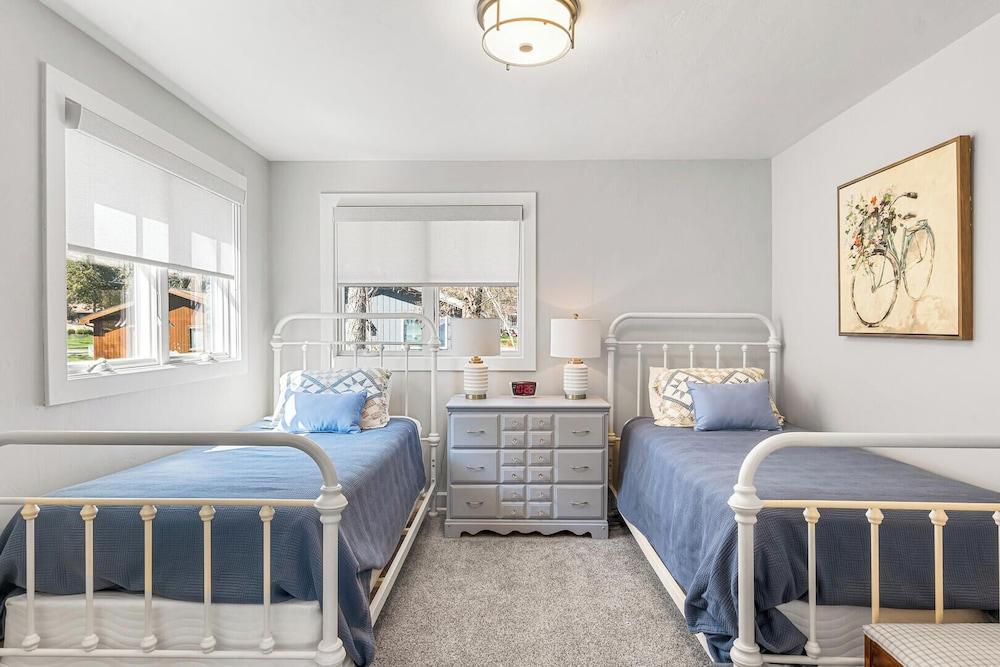 Waters Edge Green Lake