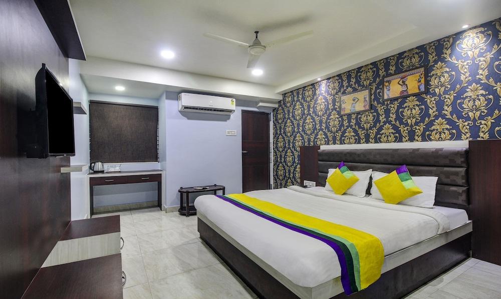 Itsy by Treebo - Golden Fiesta