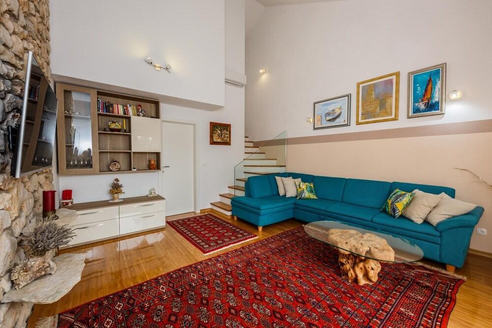 Casa del Sole CFH in Sutivan