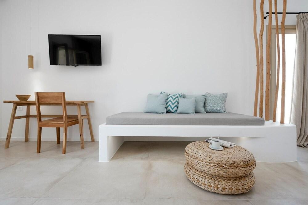 Arco Solium Suites Milos Superior Suite