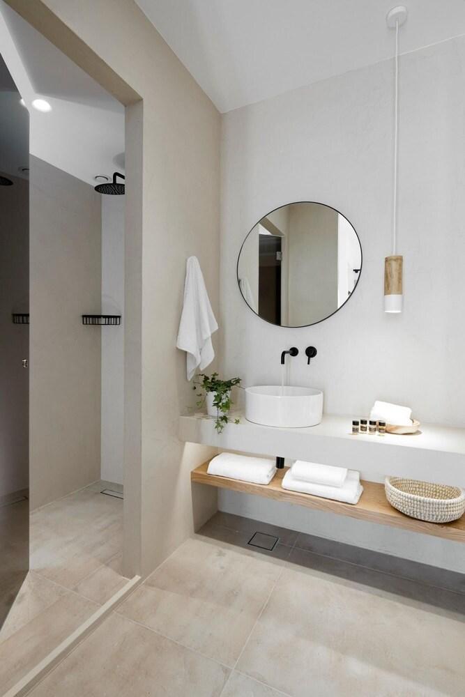 Arco Solium Suites Milos Superior Suite