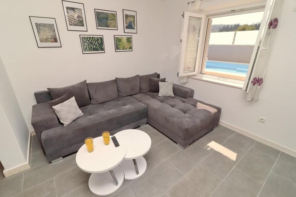 Villa Ivana - Three-bedroom Villa With Private Pool ID Direct Booker 986