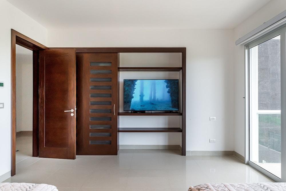 Casa Alma 2 Bedroom Apts by RedAwning