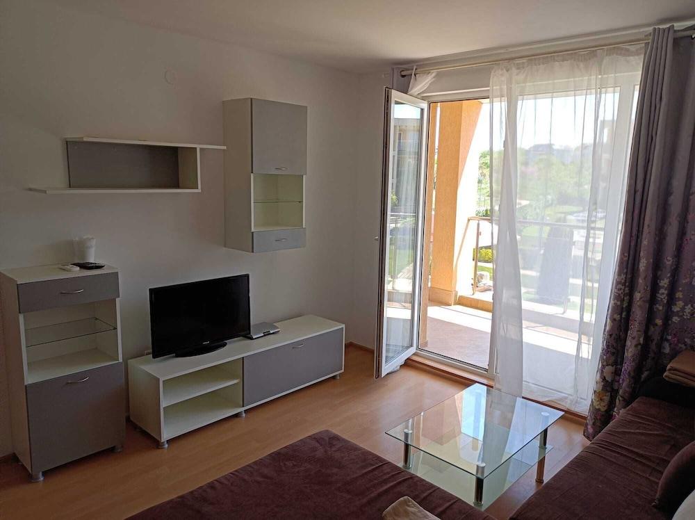 Nice Apartment With Swimming Pool