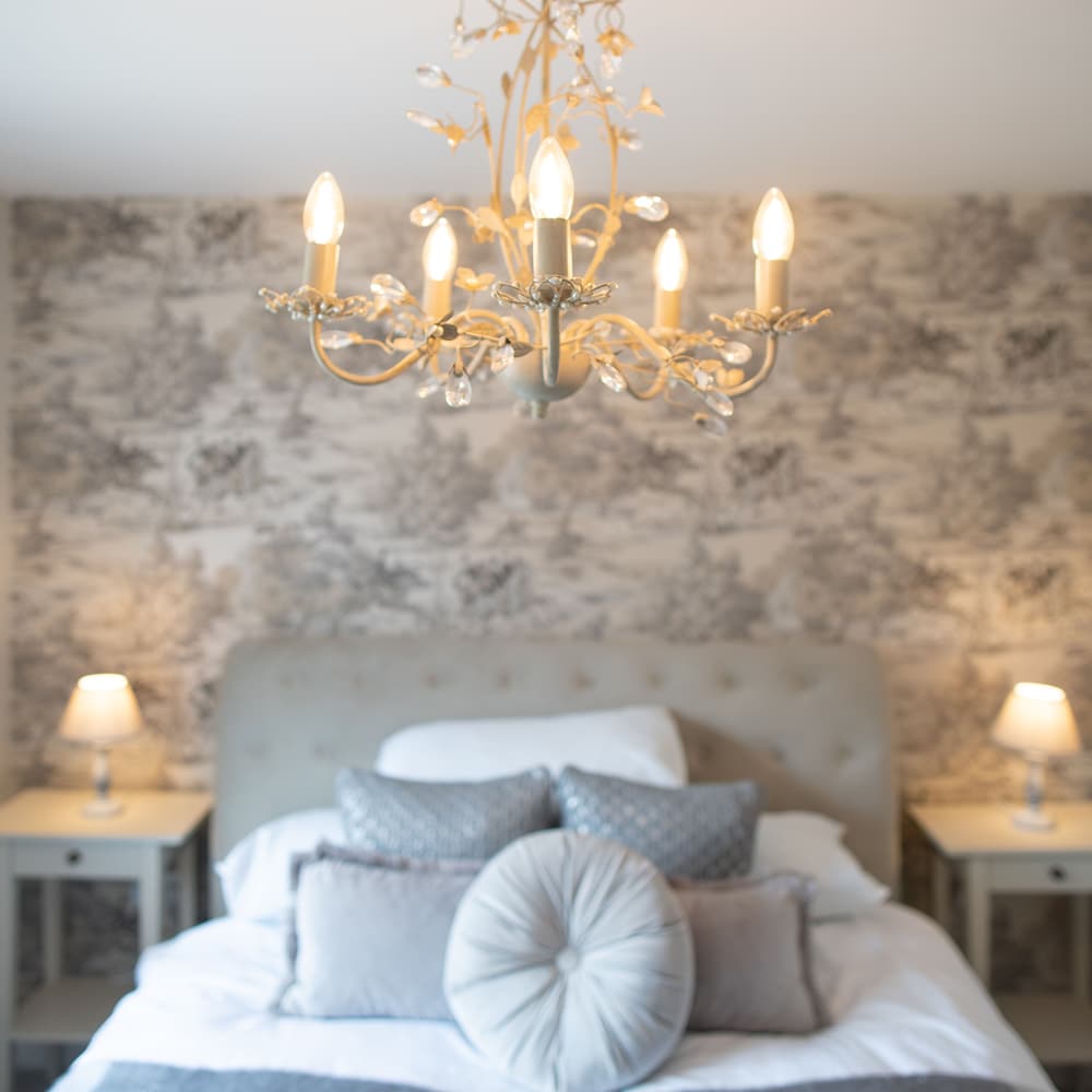 Comfortable 5 Bedroom Detached House With Parking