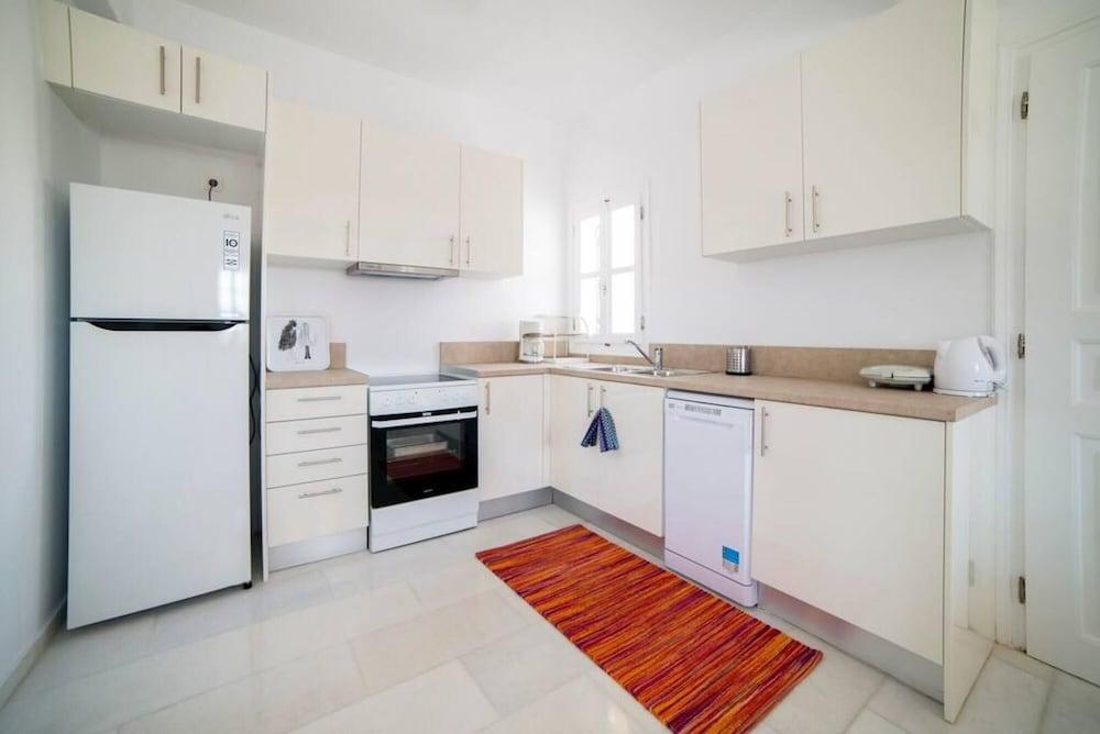 Deep Blue Villa With 4 Bedrooms in Paros