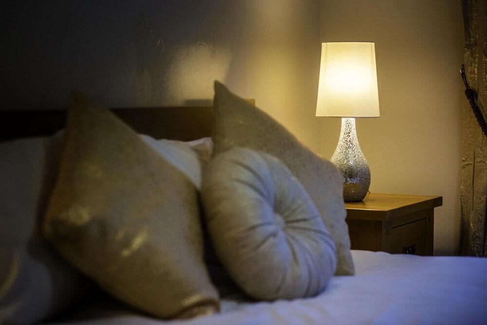 Free Parking Two Bedroom Apartment