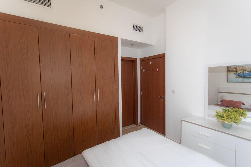 Executive apt near Downtown 