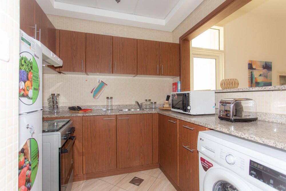 Executive apt near Downtown 