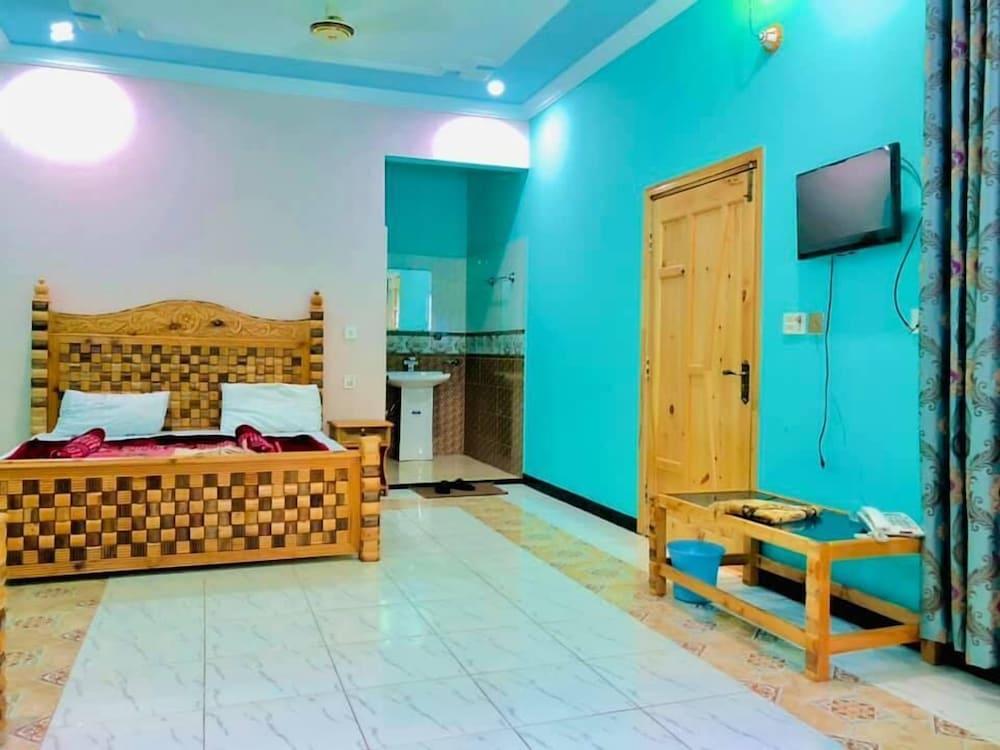 River Nights Hotel And Restaurant