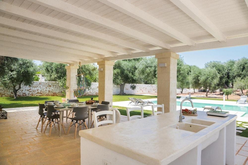 TD Villa Ricchiari Traditional Villa With Designer Pool