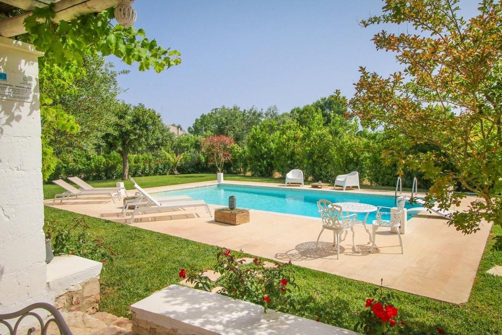 TD Trulli Della Rosatella Typical Trulli w Pool