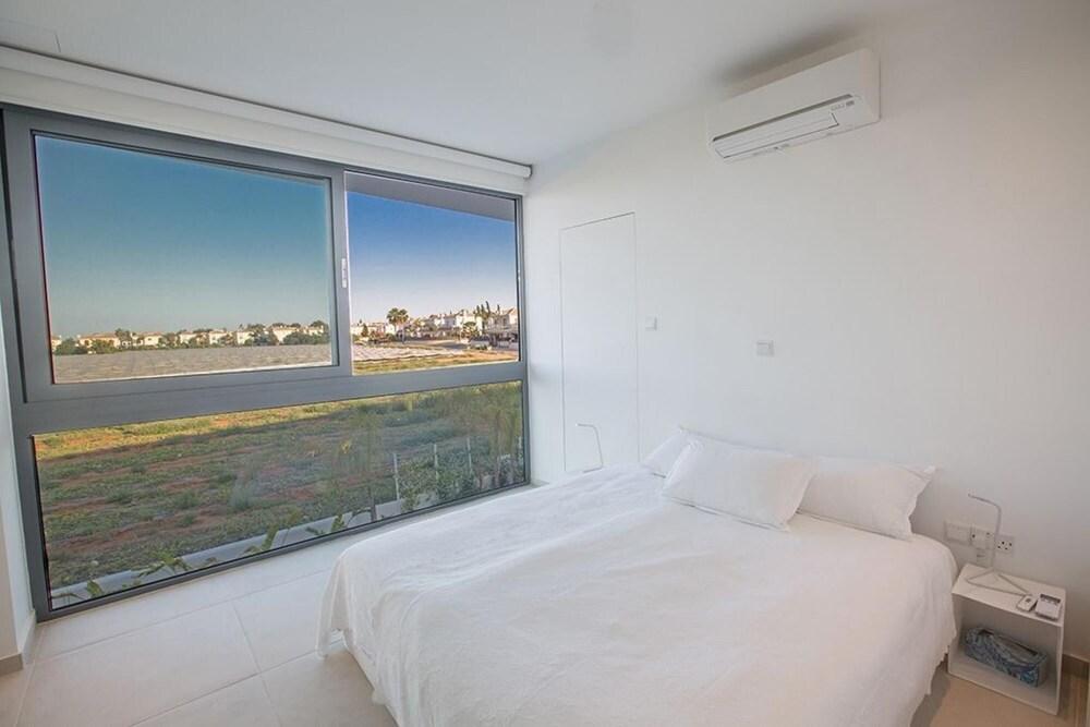 Villa Charlize AQ WP7