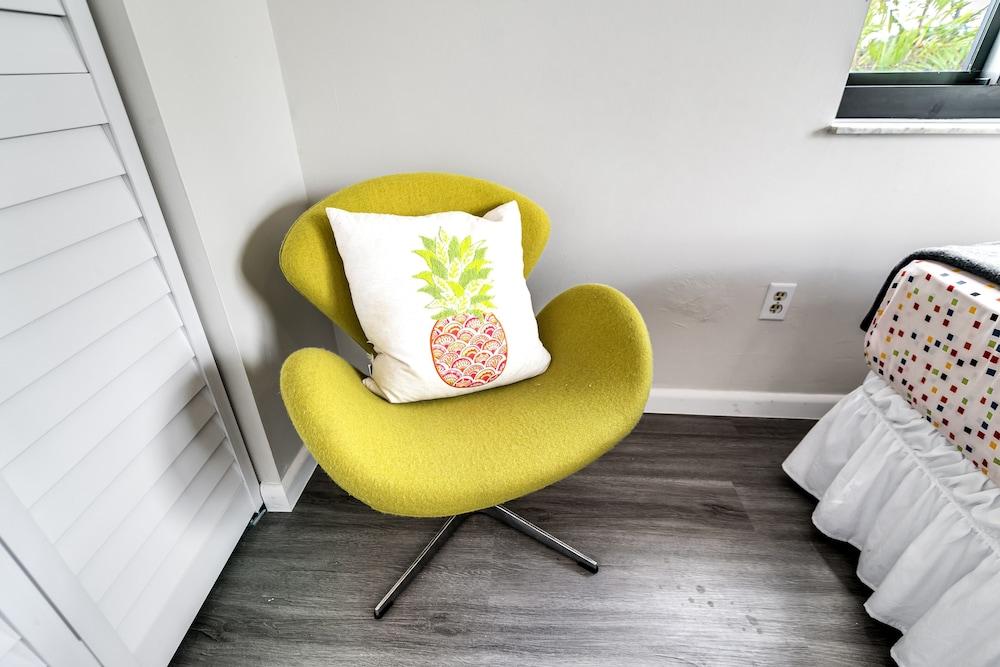 2 Bed2 Bath House with Backyard Jacuzzi