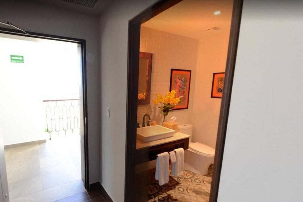 Spacious 3 Bedroom With Plunge Pool in Cabo