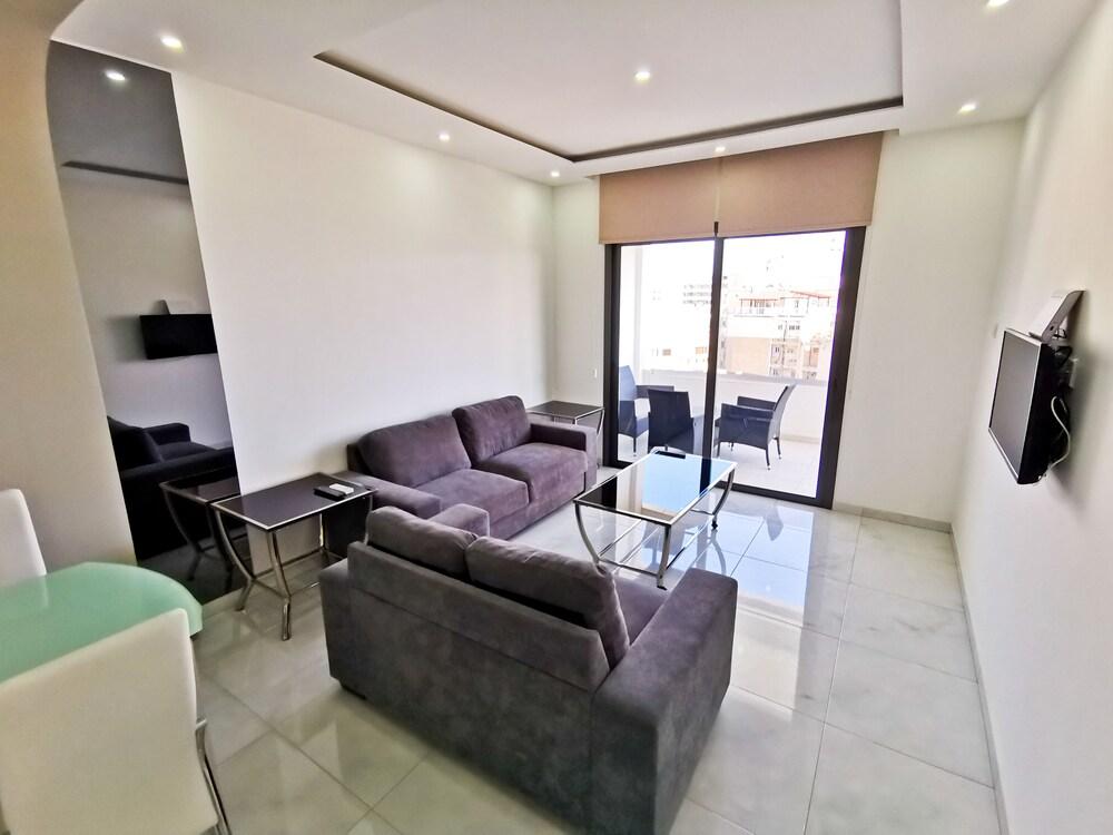 Sunny Daze Seaview Apartment