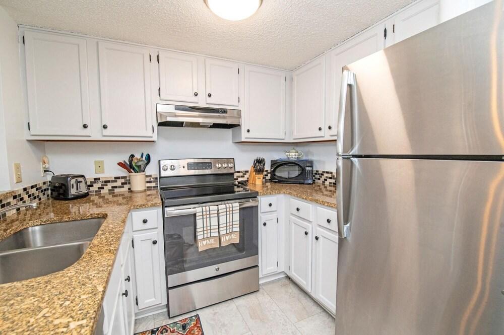 1206 Courtyard Villa 2nd Fl S