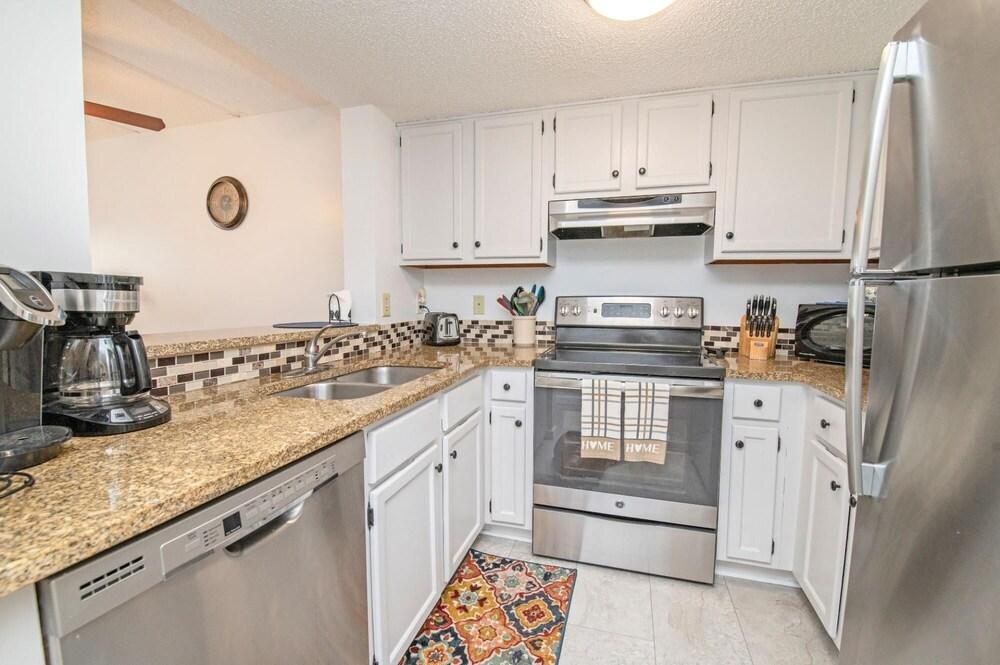 1206 Courtyard Villa 2nd Fl S