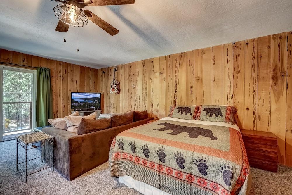 The Blue Lake House - Family fun Abound