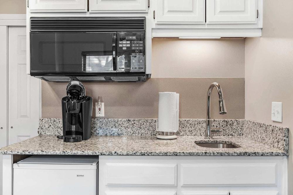 Oak Lane Escape - Branson - Resort Condo on Golf Course w/ Endless Amenities