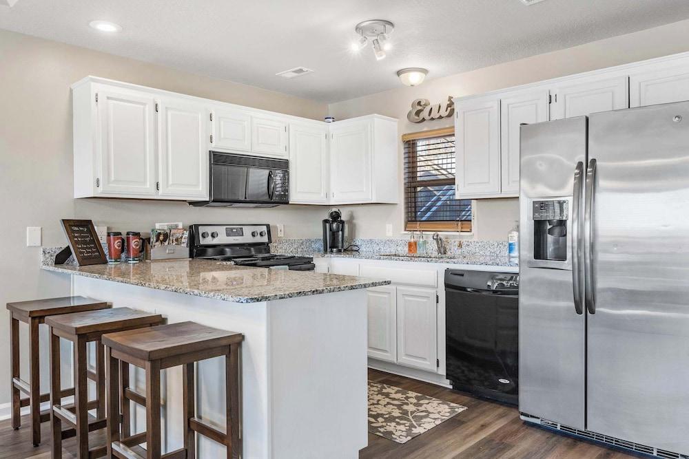 Oak Lane Escape - Branson - Resort Condo on Golf Course w/ Endless Amenities