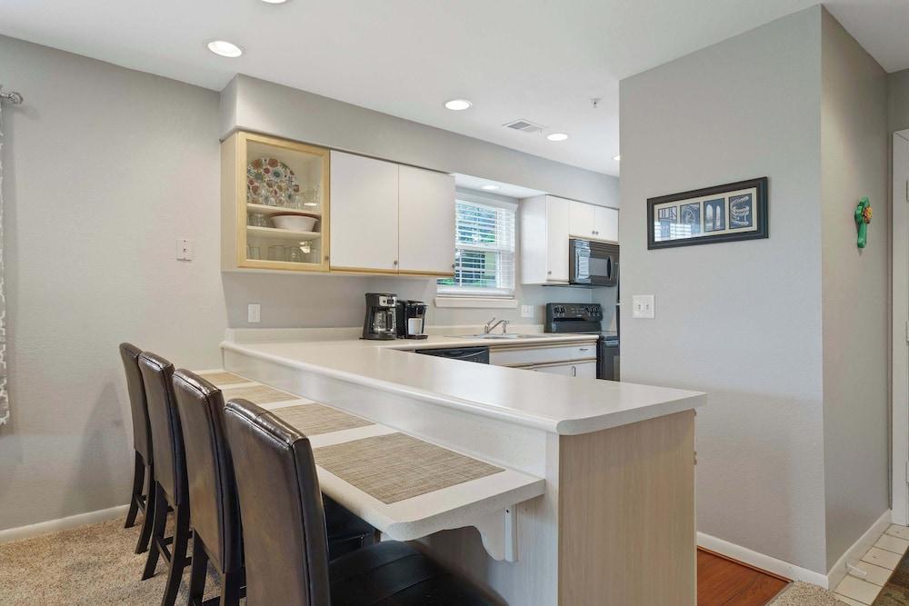 Valley View Retreat - Holiday Hills Branson - Golf Resort -outdoor Pools