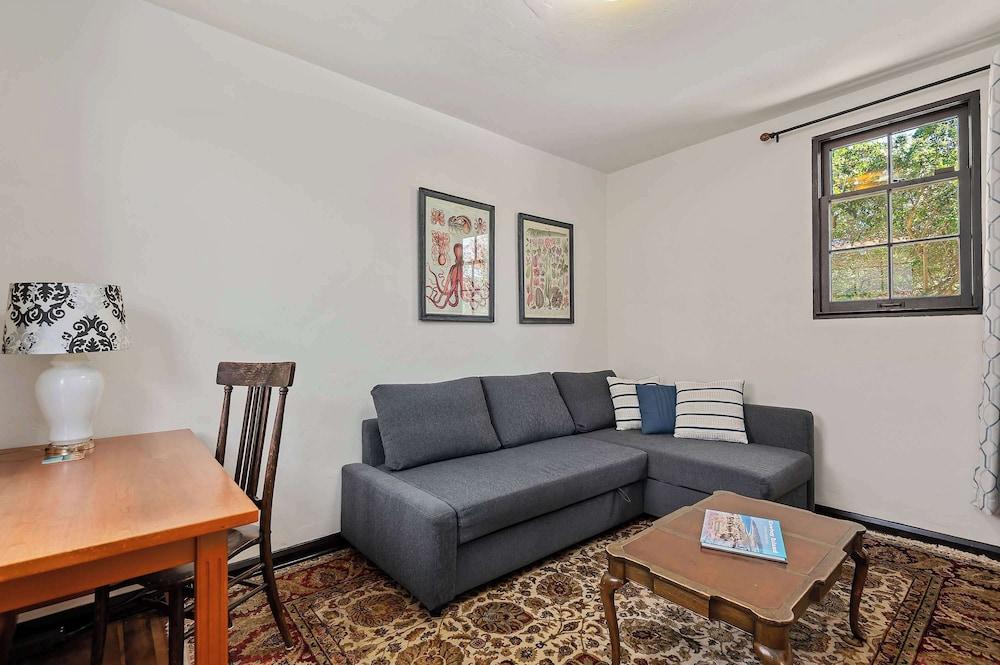 Garden Cottage - Miramar Beach With Shared Deck