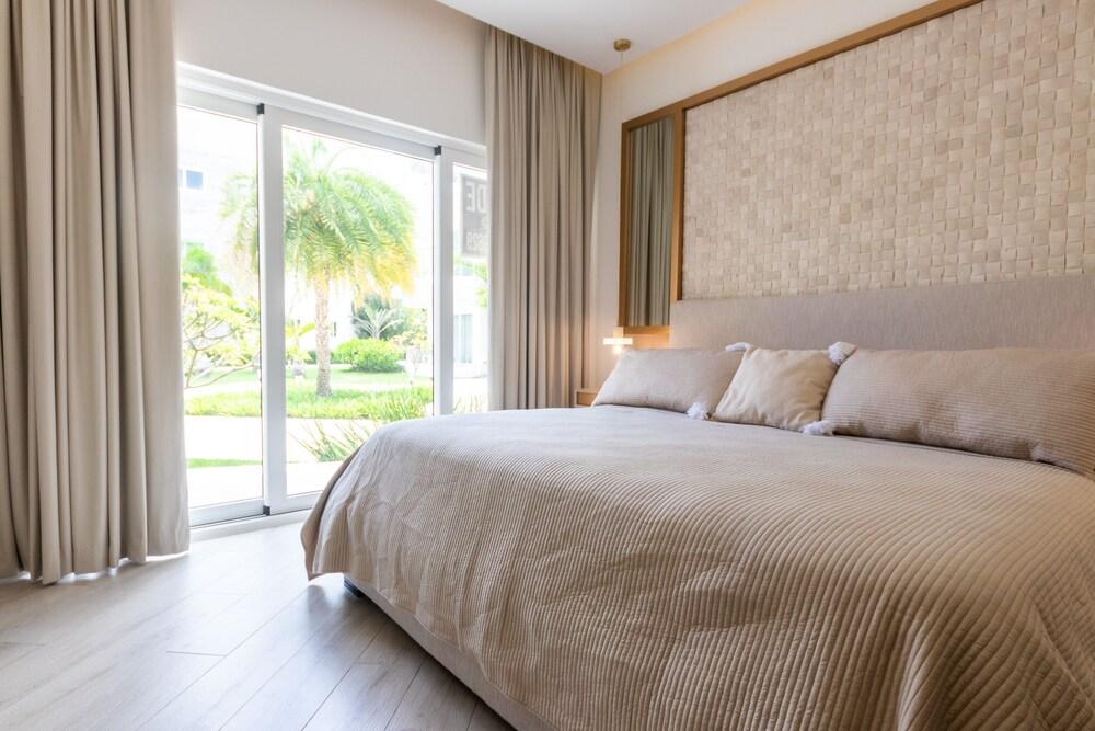 Unique Modern Condo with Beach Access