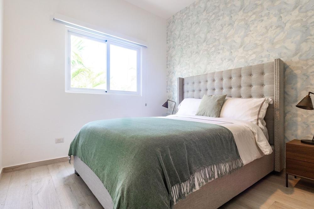 Unique Modern Condo with Beach Access