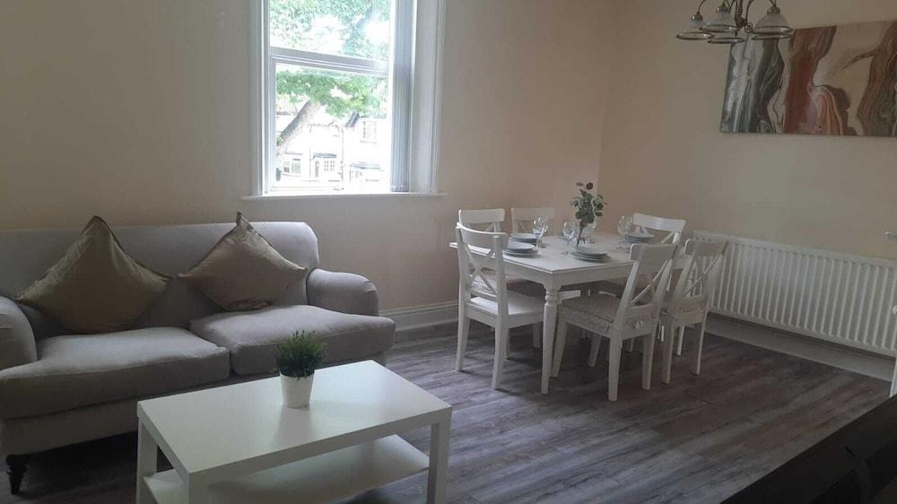 Alexander Apartments City North