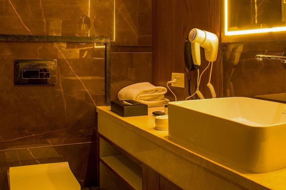 Quality Inn Bhagsu Heritage